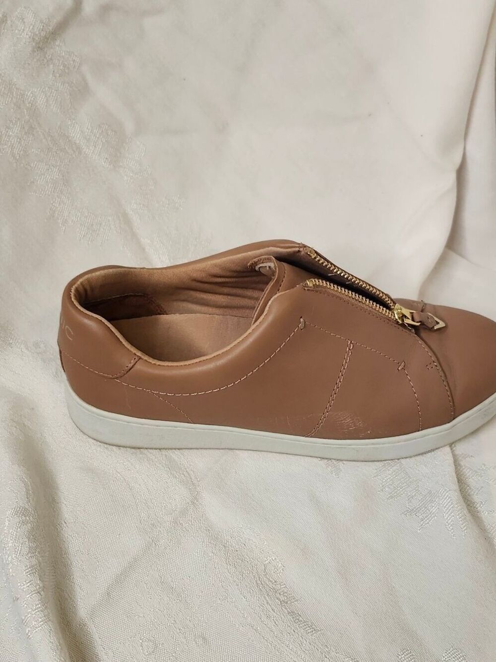 Vionic Women's Tan Zip-Front Casual Boat Shoes